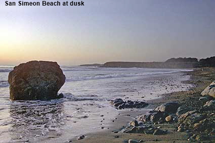  San Simeon Beach at dusk, CA, USA
