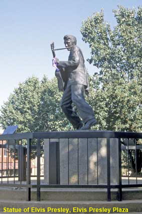 Statue of Elvis Presley, Elvis Presley Plaza, Memphis, TN, USA  Statue of Elvis Presley, Elvis Presley Plaza, Memphis, TN, USA