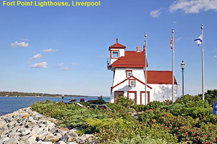  Fort Point Lighthouse, Liverpool, NS, Canada