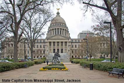 State Capitol from Mississippi Street, Jackson, MS, USA.jpg State Capitol from Mississippi Street, Jackson, MS, USA.jpg