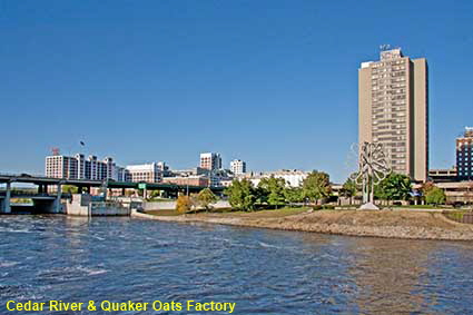 Cedar River & Quaker Oats Factory, Cedar Rapids, IA, USA