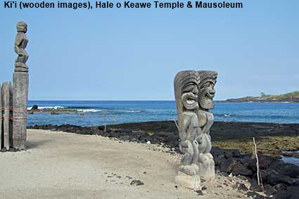  Ki'i (wooden images), Keawe temple & mausoleum, Pu'uhonua o Honaunau NHP, Hawaii , HI, USA