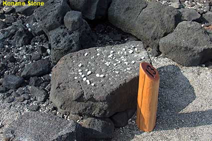 Konane stone, Pu'uhonua o Honaunau NHP, Hawaii , HI, USA